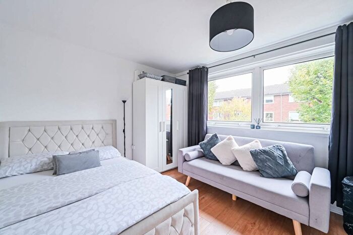 1 Bedroom Flat For Sale In Regent Square, Bow, London, E3