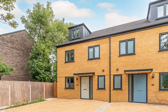 4 Bedroom Property For Sale In Blossom Way, Carshalton, SM5