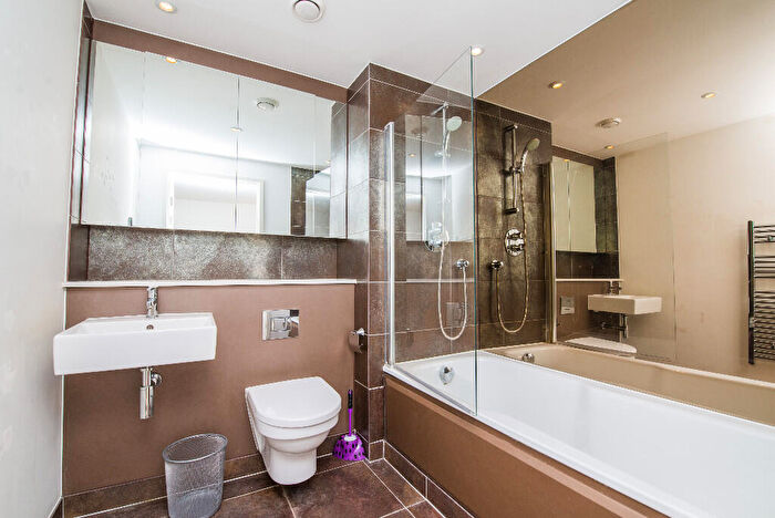 1 Bedroom Flat To Rent In Landmark West Tower, Marsh Wall, London, E14