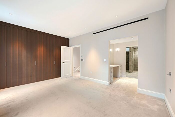 3 Bedroom Flat To Rent In Radnor Walk, Chelsea, SW3