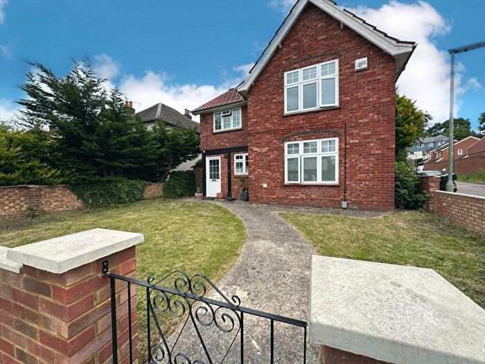 2 Bedroom Flat To Rent In Frimley Road, Camberley, GU15