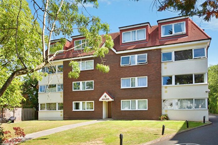 2 Bedroom Flat For Sale In Torrington Park, London, N12