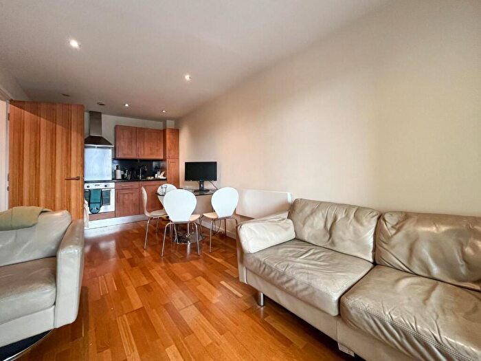 2 Bedroom Flat To Rent In The Gateway North, East Street, Leeds, LS9