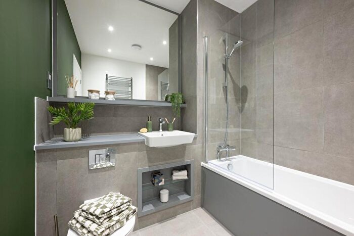 4 Bedroom Detached House For Sale In Newmarket Road, Cambridge, CB5