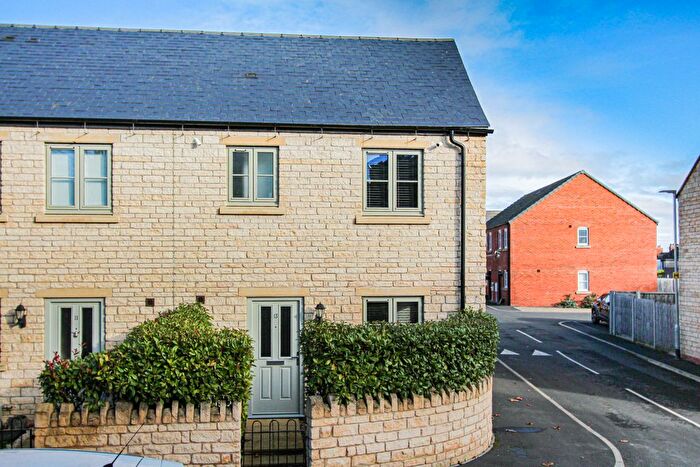 3 Bedroom End Of Terrace House For Sale In Church Street, Irthlingborough, NN9