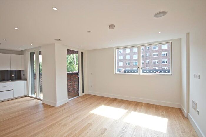 2 Bedroom Flat To Rent In Upper Richmond Road, Putney, SW15