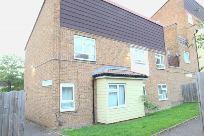 2 Bedroom Flat To Rent In Butterworth Path, LU2