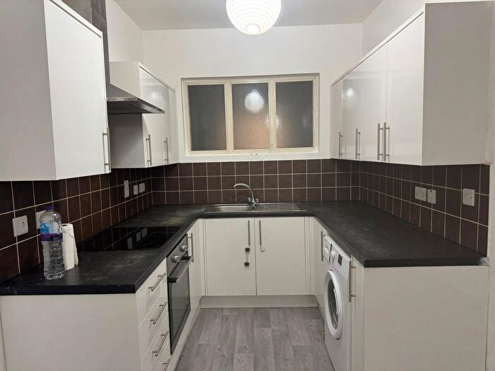 2 Bedroom Flat To Rent In High Street, Watford, WD17