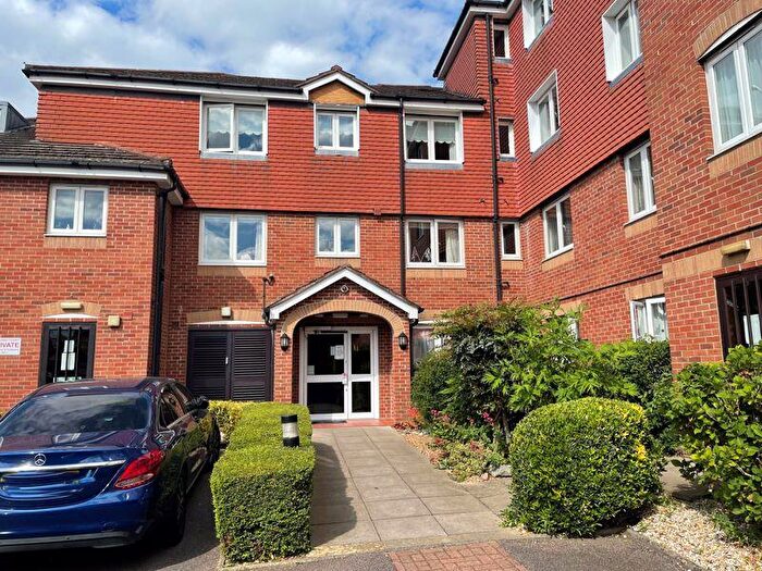 2 Bedroom Retirement Property To Rent In Darkes Lane, Potters Bar, EN6