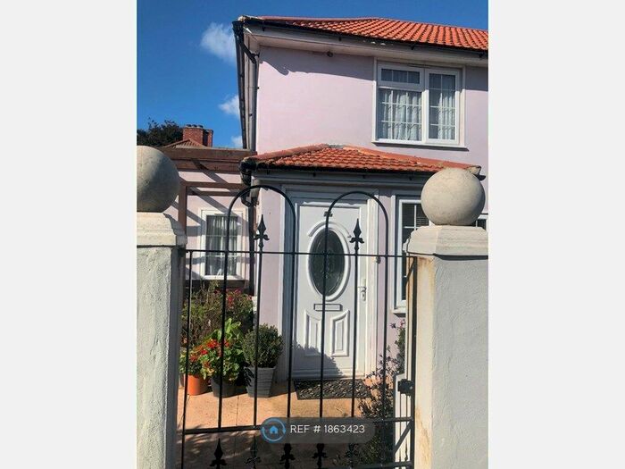 3 Bedroom Semi-Detached House To Rent In Thornton Road, Carshalton, SM5