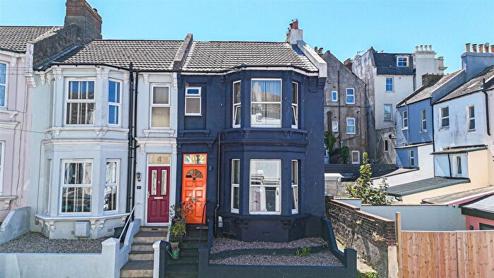3 Bedroom End Terrace House For Sale In St. Thomass Road, Hastings, TN34