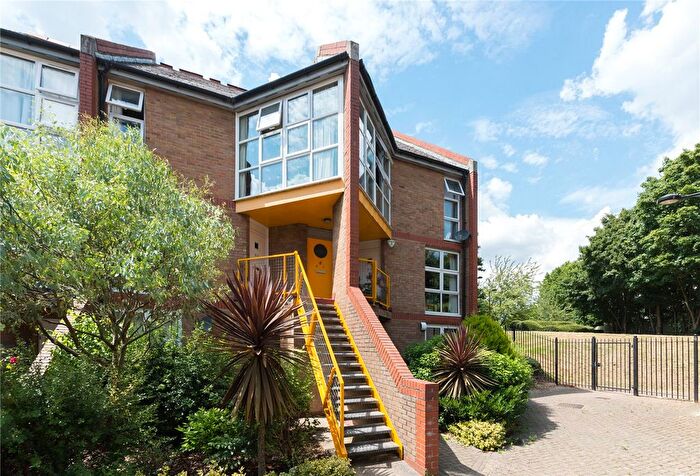 2 Bedroom Flat To Rent In Holyoake Court, Bryan Road, London, SE16