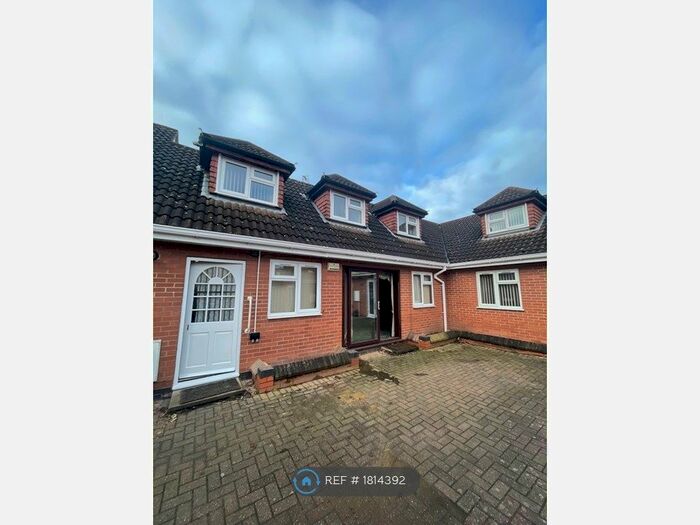 3 Bedroom Bungalow To Rent In Newtown Road, Bedworth, CV12
