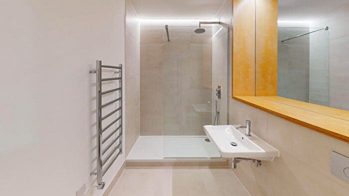 4 Bedroom Town House To Rent In Solar Avenue, Leeds, West Yorkshire, LS9