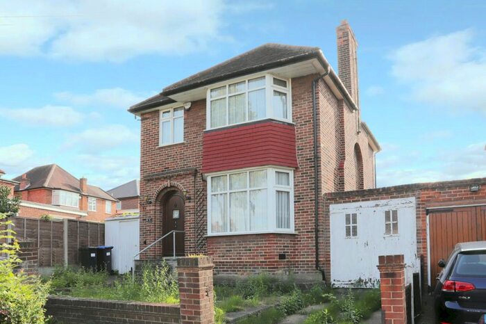 4 Bedroom Detached House To Rent In Crowland Gardens, Southgate, N14