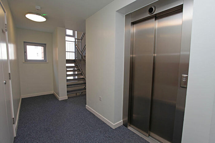 2 Bedroom Apartment To Rent In Queen Mary Avenue, South Woodford, E18