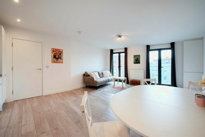 2 Bedroom Flat To Rent In Nipper Alley, Kingston Upon Thames, KT1