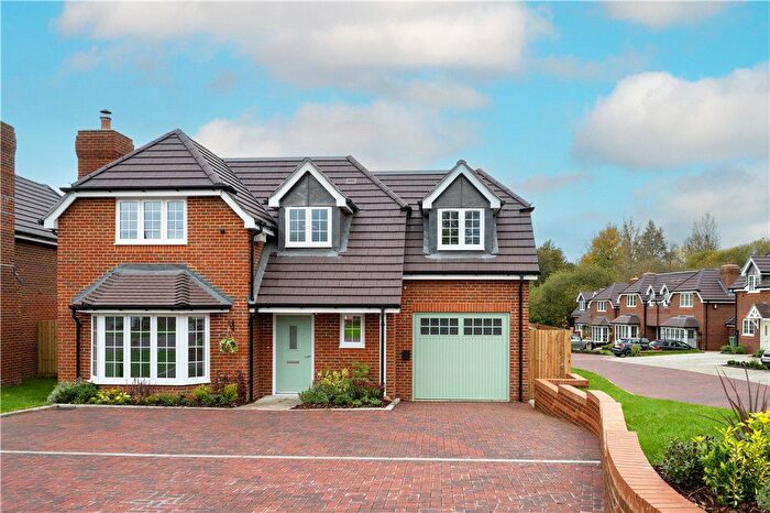 4 Bedroom Detached House For Sale In The Wickets, Rowledge, Farnham, GU10