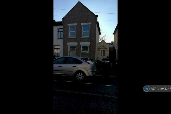 4 Bedroom End Of Terrace House To Rent In Poynton Road, London, N17