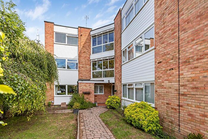 2 Bedroom Apartment For Sale In Gwynns Walk, Hertford, SG13