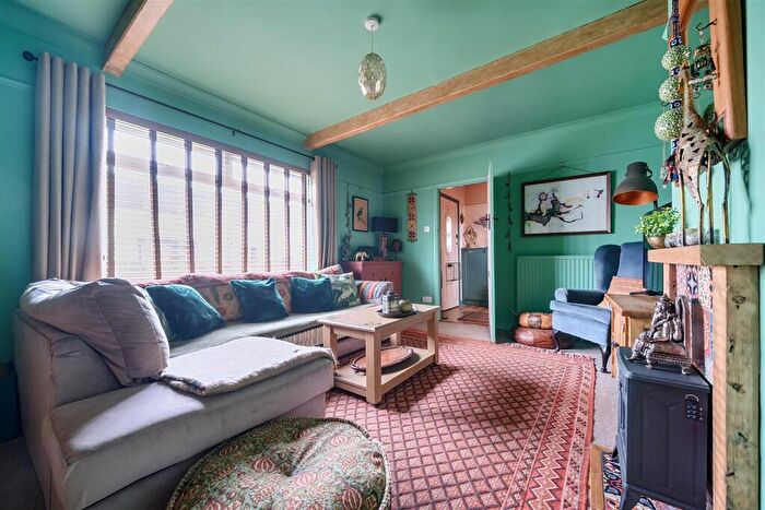 3 Bedroom Terraced House For Sale In Plains Avenue, Maidstone, ME15 - Photo 2