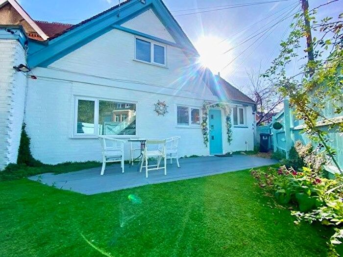 3 Bedroom Bungalow To Rent In Sea Road, Boscombe, Bournemouth, BH5