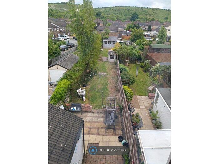 4 Bedroom Terraced House To Rent In Luton Road, Dunstable, LU5