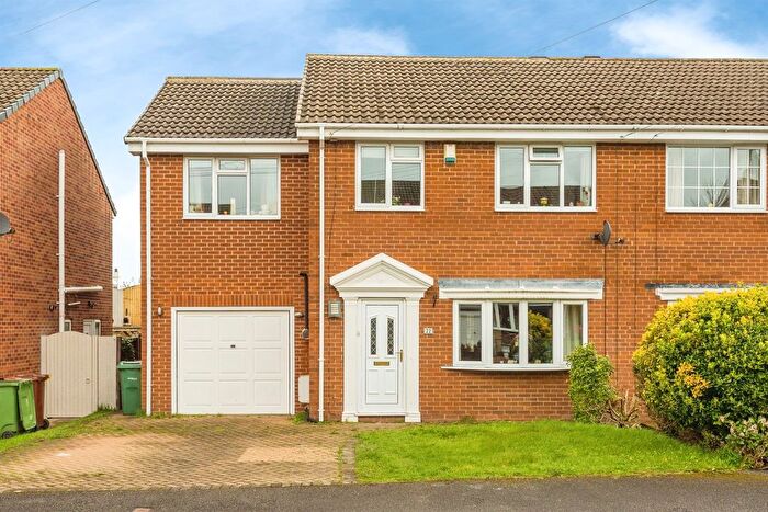 4 Bedroom Semi Detached House For Sale In Stonecliffe Drive, Middlestown, Wakefield, WF4