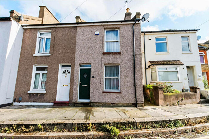 2 Bedroom End Of Terrace House To Rent In Mount Pleasant Road, Dartford, DA1