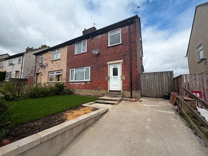 3 Bedroom Semi-detached House To Rent In Thirkleby Royd, Clayton, Bradford, BD14