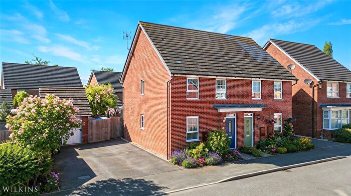 3 Bedroom Semi Detached House For Sale In Orangery Close, Nuneaton, Warwickshire, CV10