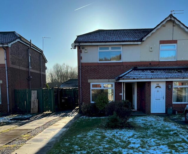 3 Bedroom Semi-Detached House To Rent In April Close, Oldham, OL8