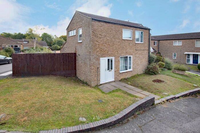 3 Bedroom Semi-Detached House To Rent In Tettenhall Close, Corby, NN18