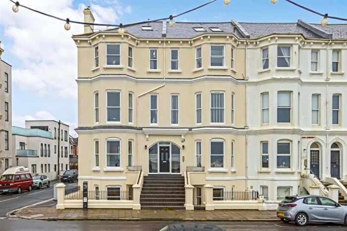 1 Bedroom Flat To Rent In Marine Parade, Worthing, BN11