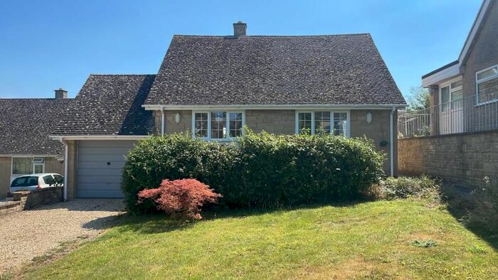 3 Bedroom Detached Bungalow To Rent In Bridewell Close, North Leigh, OX29