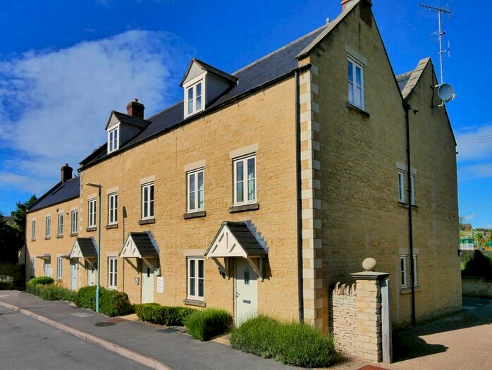 2 Bedroom Flat To Rent In Churn Meadows, Cirencester, GL7