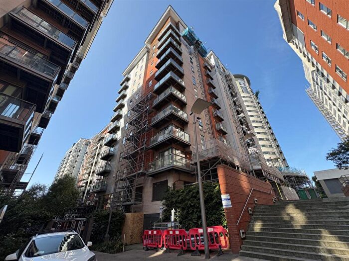 2 Bedroom Apartment For Sale In Barton Place, Hornbeam Way, Manchester, M4