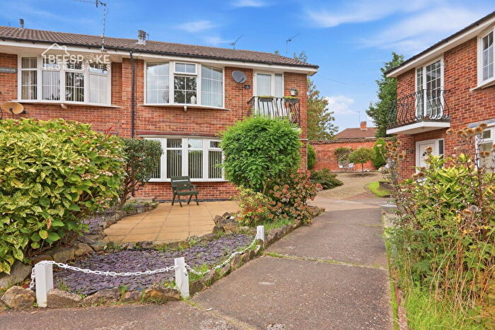 2 Bedroom Maisonette For Sale In Arnold, Nottingham, NG5