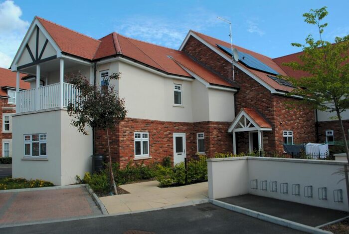 2 Bedroom Flat To Rent In Lexington House, Nelson Road, Leigh-On-Sea, SS9
