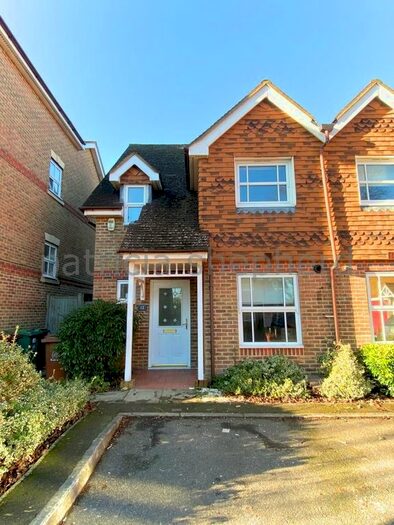 3 Bedroom Semi-Detached House To Rent In Burns Close, SM5