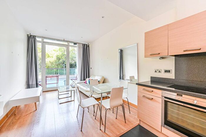 1 Bedroom Flat To Rent In Queenstown Road, Battersea Park, London, SW11