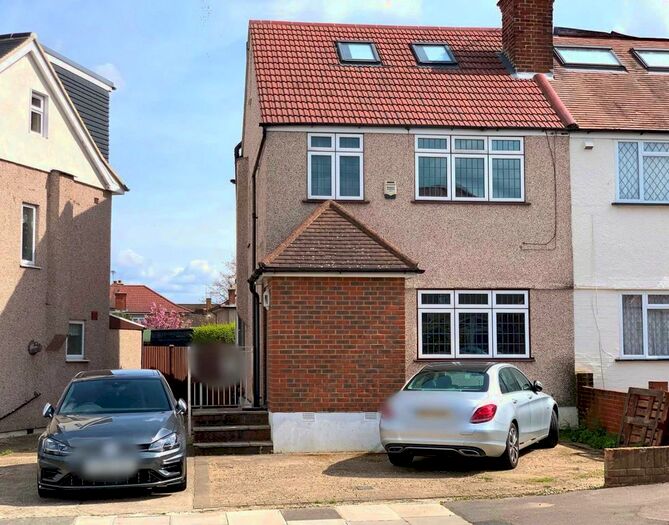 4 Bedroom Semi-Detached House To Rent In Derwent Drive, Hayes, UB4