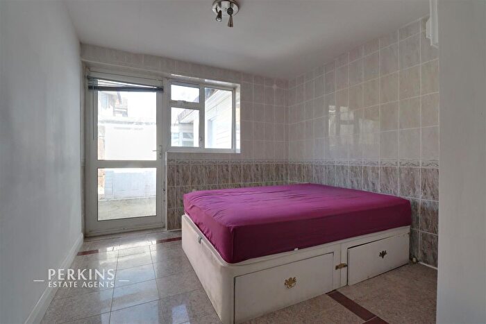 Studio To Rent In Swallow Drive, Northolt, UB5