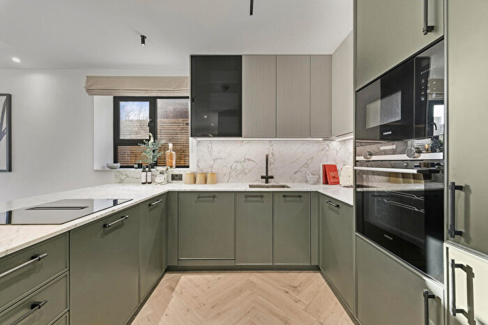 3 Bedroom Flat For Sale In Aylestone Place, Brondesbury Park, London, NW6