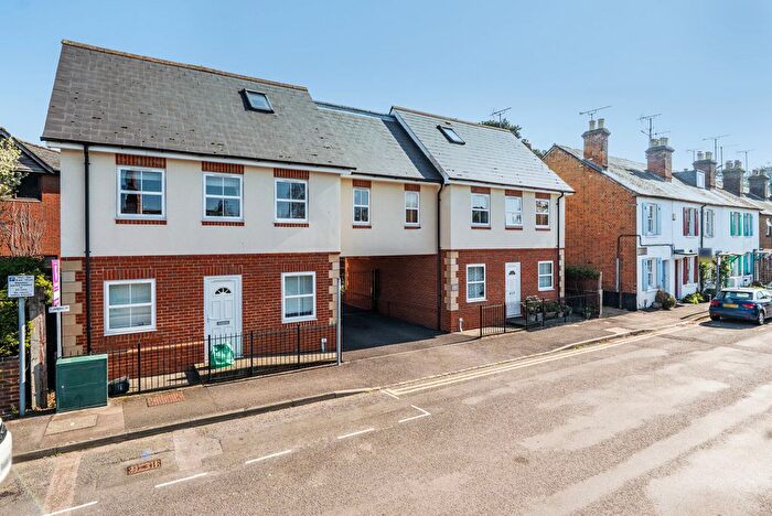 1 Bedroom Flat For Sale In The Grove, Twyford, Reading, Berkshire, RG10