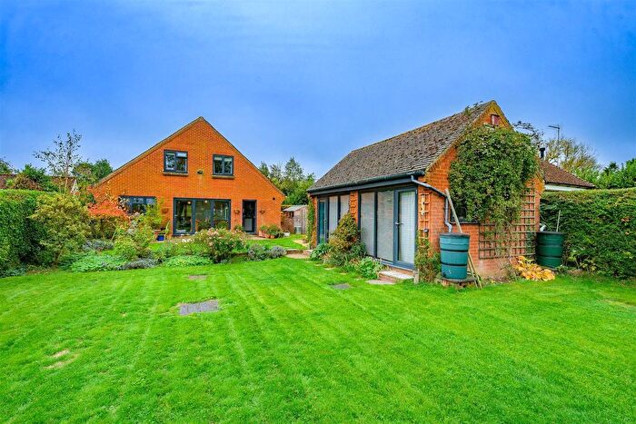 4 Bedroom Detached House For Sale In Water Lane, Bovingdon, Hemel Hempstead, HP3