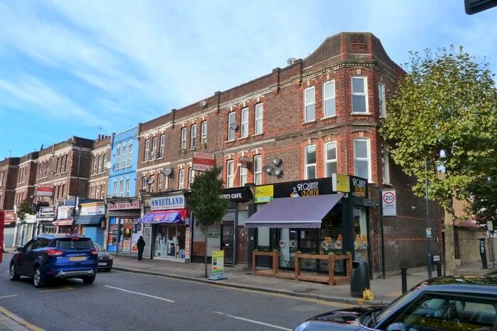 3 Bedroom Flat To Rent In Park Parade, Harlesden, London, NW10