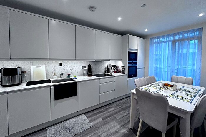 2 Bedroom Flat To Rent In Bute Close, London, NW9