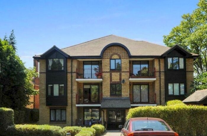 2 Bedroom Flat To Rent In The Downsway, Sutton, Surrey, SM2