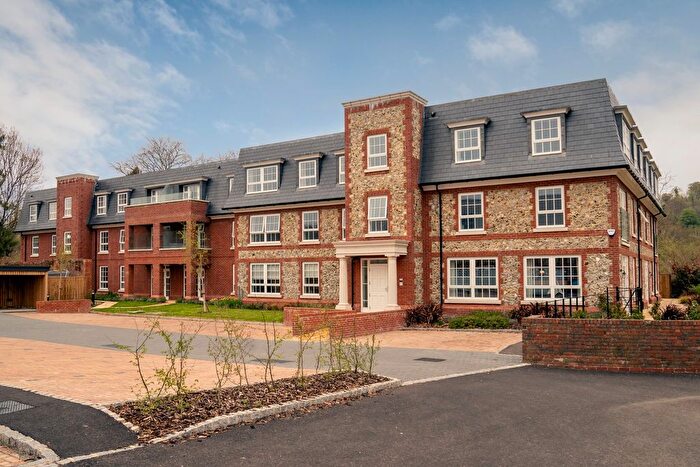 2 Bedroom Flat To Rent In The Cloisters, High Street, Great Missenden, Buckinghamshire, HP16